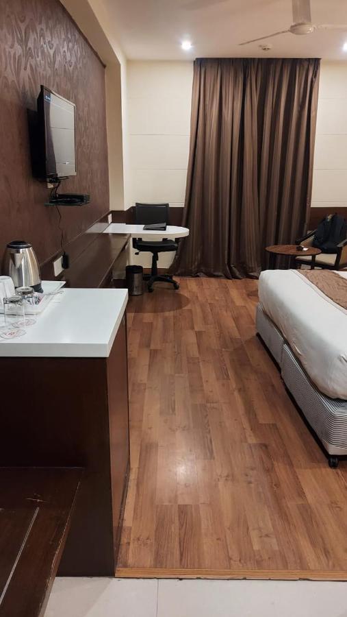 Hotel Casaya Inn Chinhat Kültér fotó