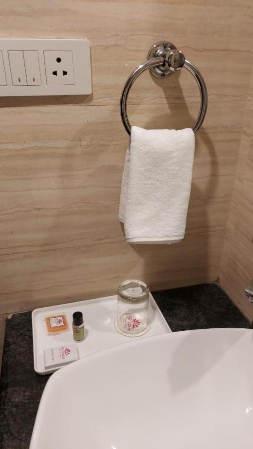 Hotel Casaya Inn Chinhat Kültér fotó