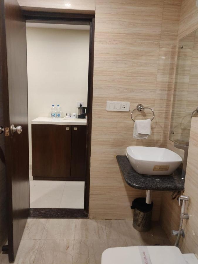Hotel Casaya Inn Chinhat Kültér fotó
