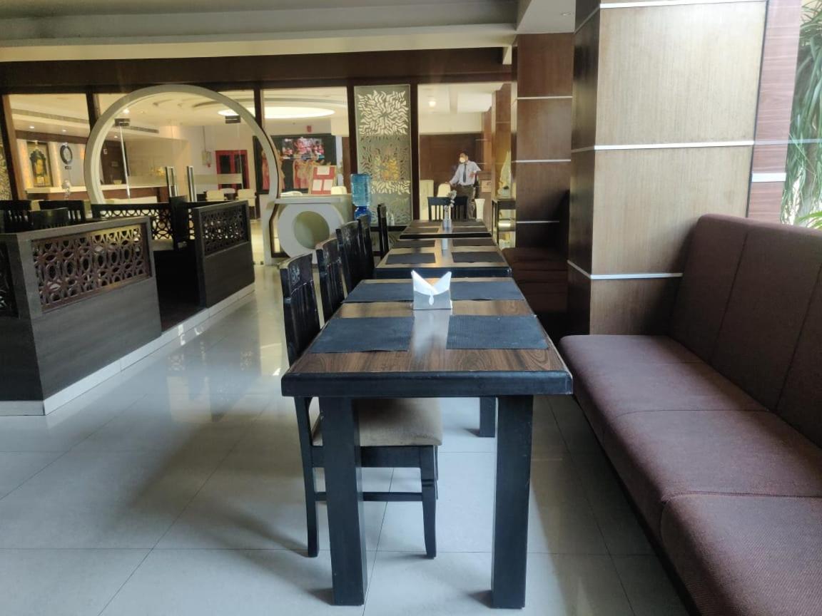 Hotel Casaya Inn Chinhat Kültér fotó
