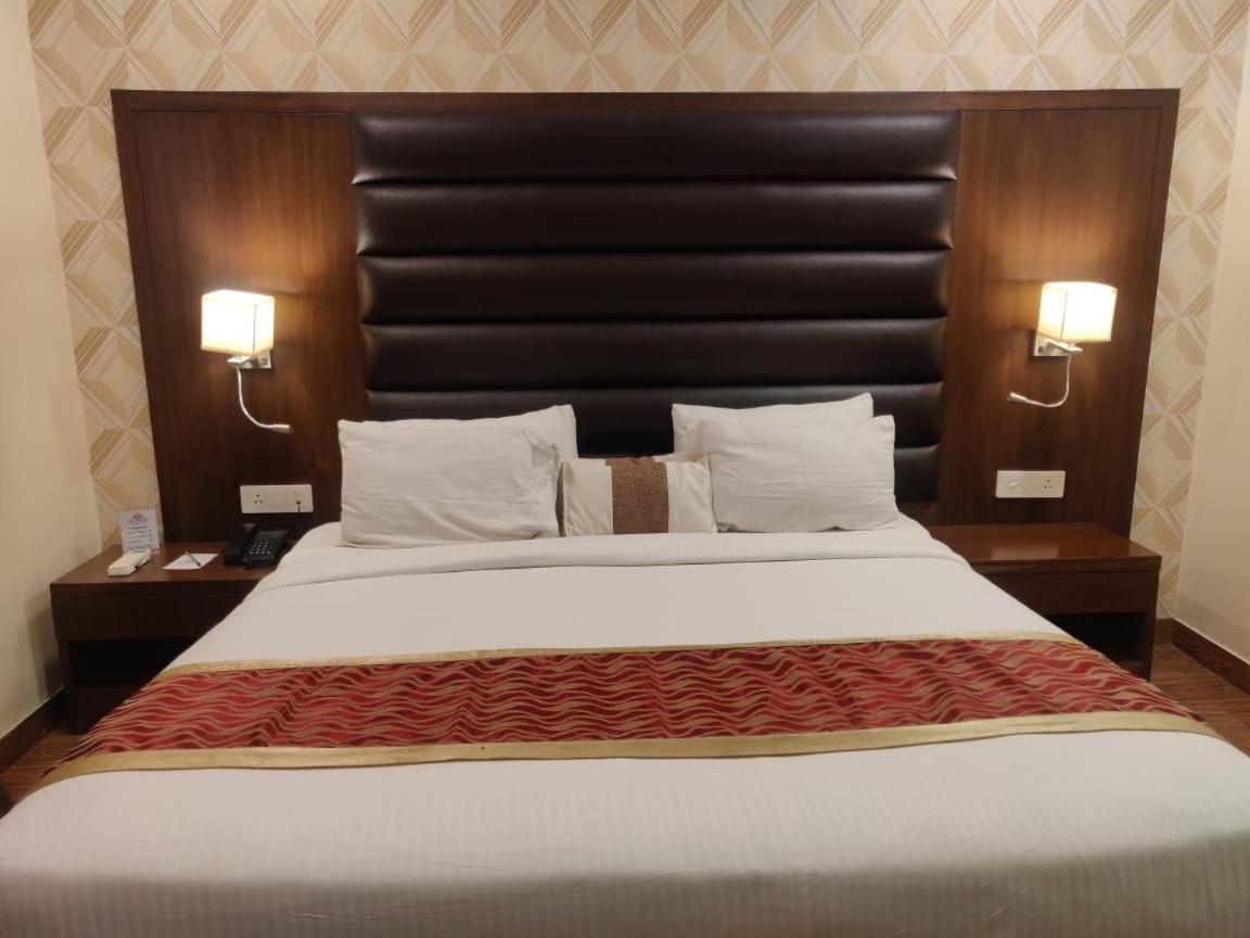 Hotel Casaya Inn Chinhat Kültér fotó