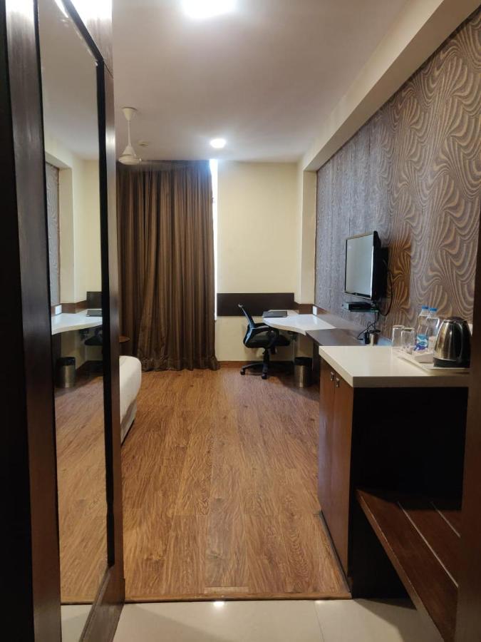 Hotel Casaya Inn Chinhat Kültér fotó