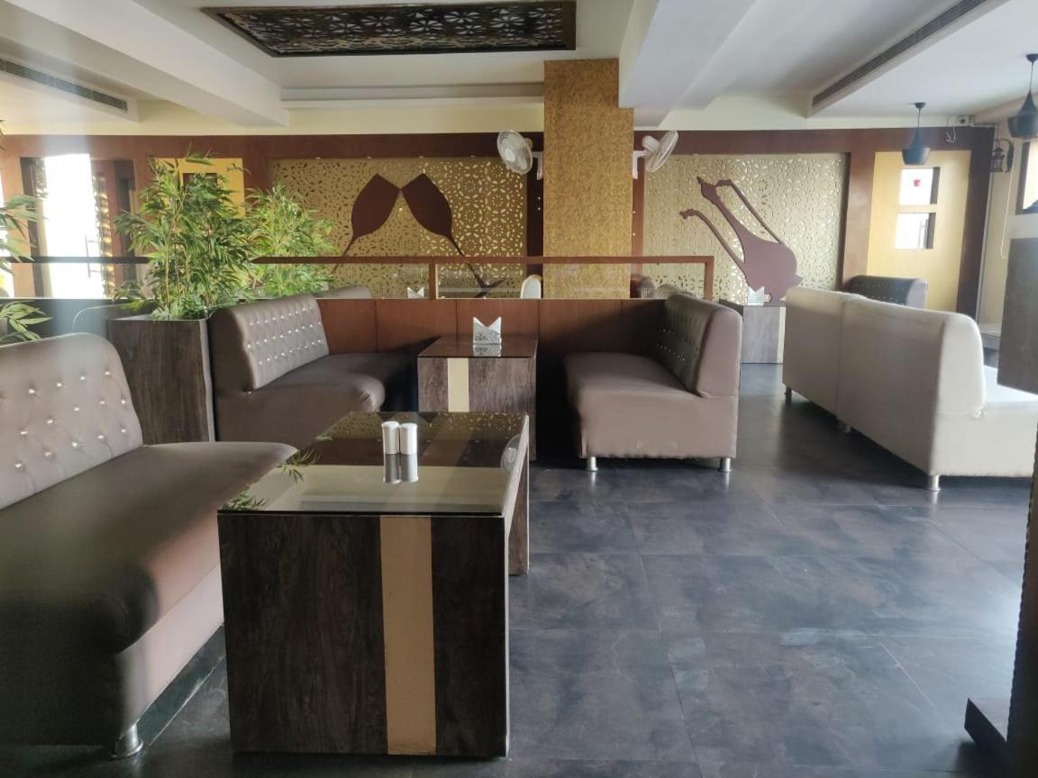 Hotel Casaya Inn Chinhat Kültér fotó
