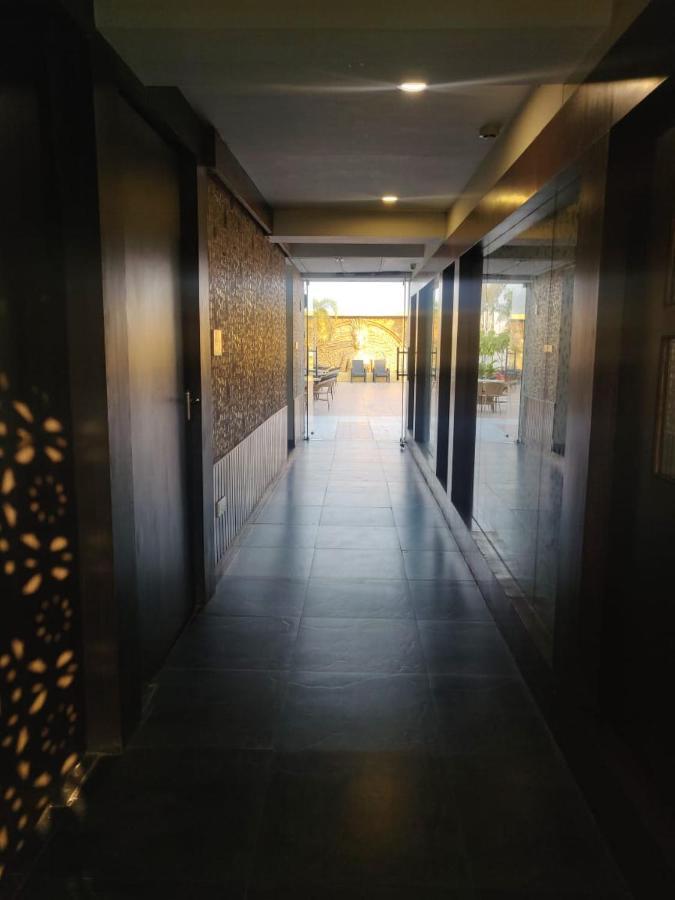 Hotel Casaya Inn Chinhat Kültér fotó