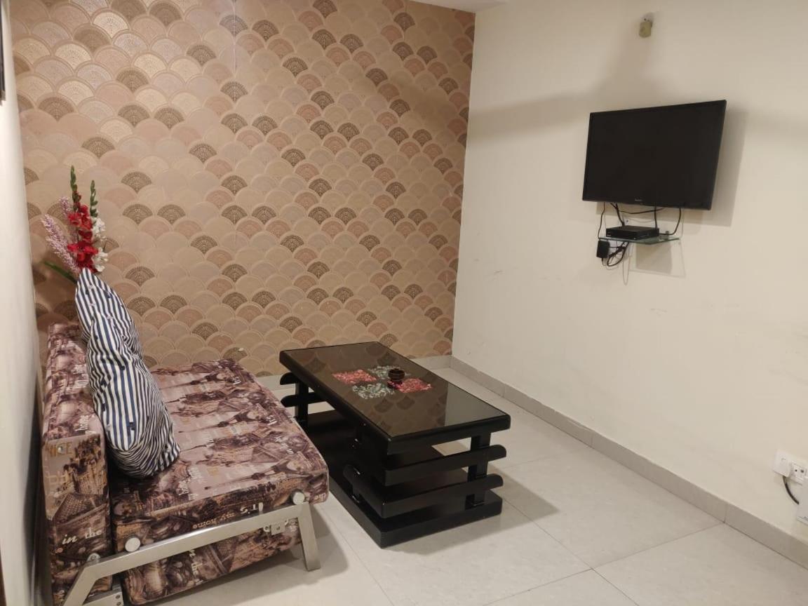 Hotel Casaya Inn Chinhat Kültér fotó