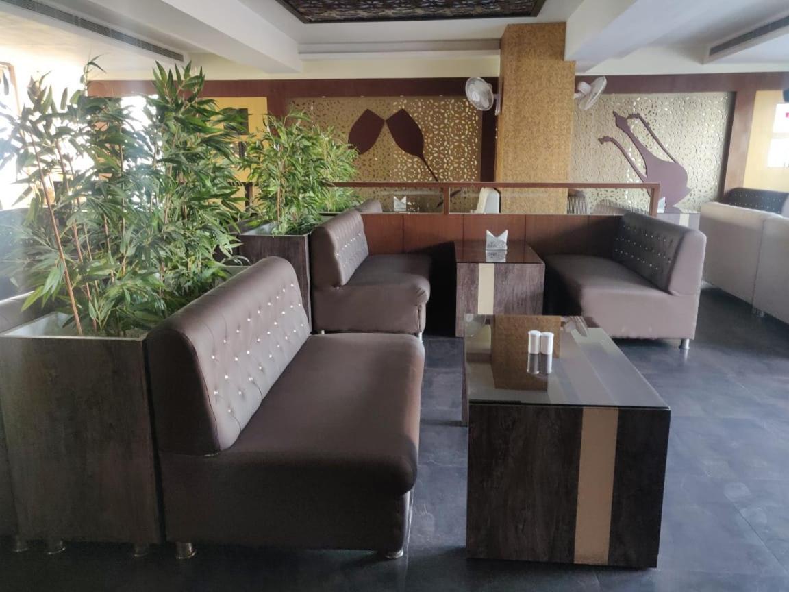 Hotel Casaya Inn Chinhat Kültér fotó