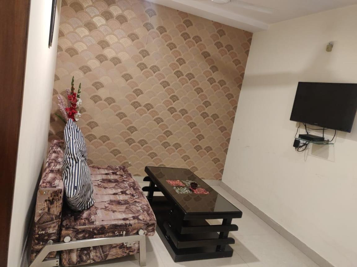 Hotel Casaya Inn Chinhat Kültér fotó