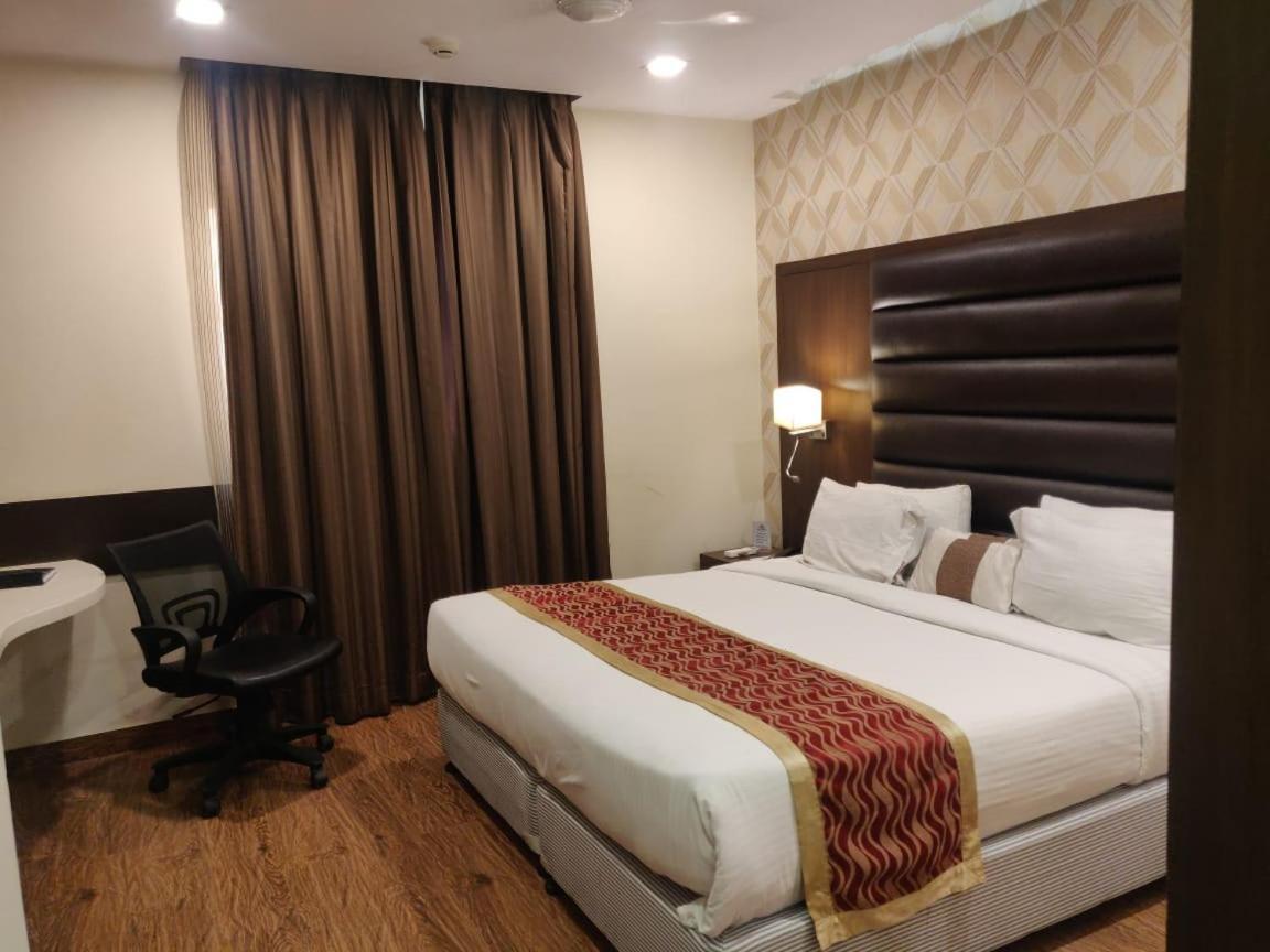Hotel Casaya Inn Chinhat Kültér fotó