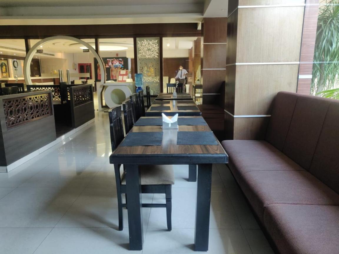 Hotel Casaya Inn Chinhat Kültér fotó