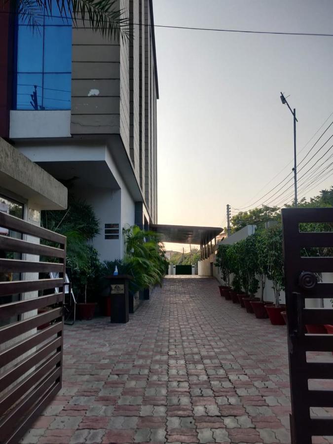 Hotel Casaya Inn Chinhat Kültér fotó