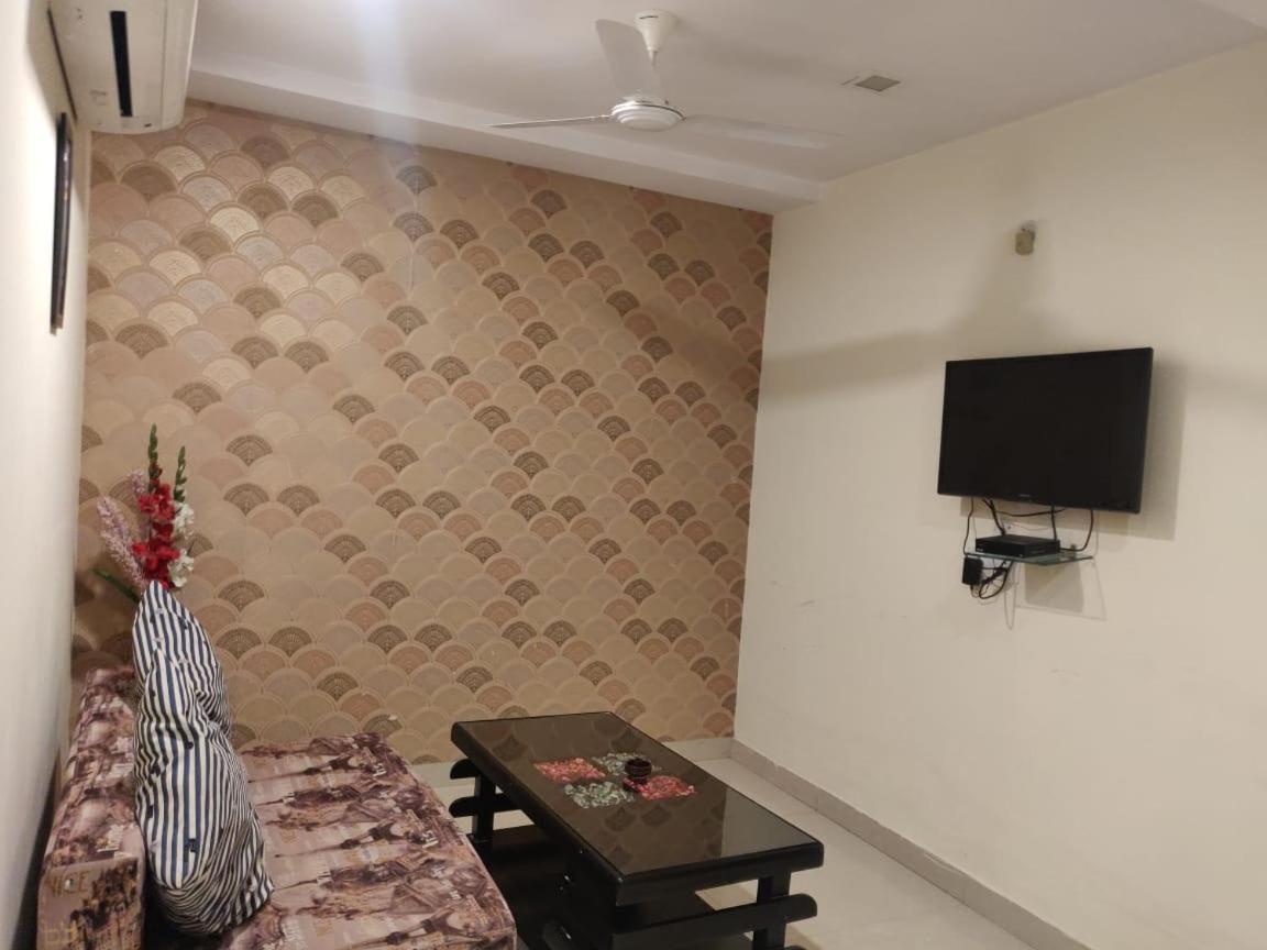 Hotel Casaya Inn Chinhat Kültér fotó