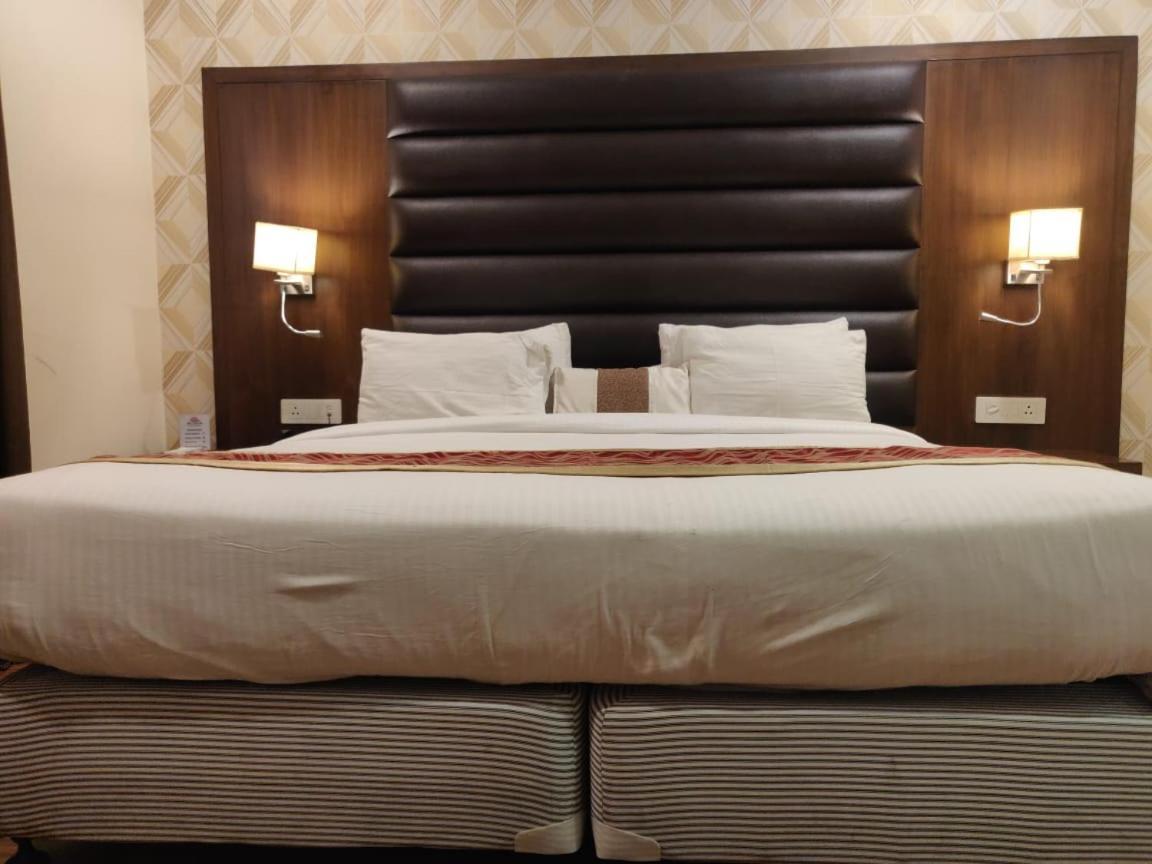 Hotel Casaya Inn Chinhat Kültér fotó