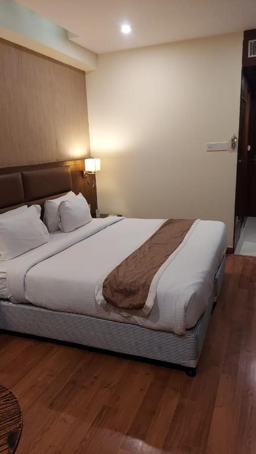 Hotel Casaya Inn Chinhat Kültér fotó