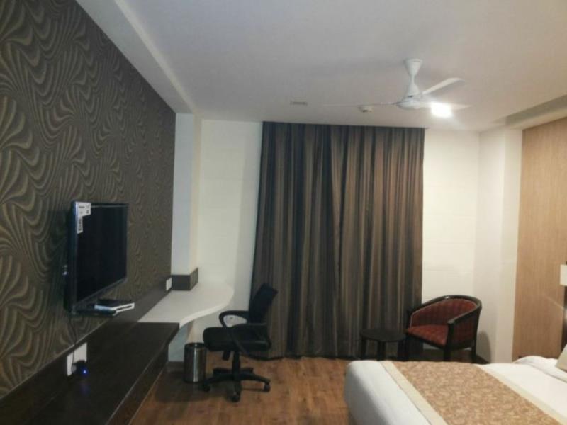 Hotel Casaya Inn Chinhat Kültér fotó