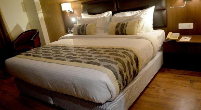 Hotel Casaya Inn Chinhat Kültér fotó
