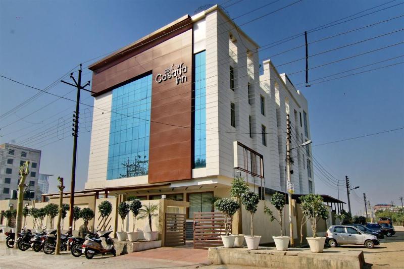 Hotel Casaya Inn Chinhat Kültér fotó