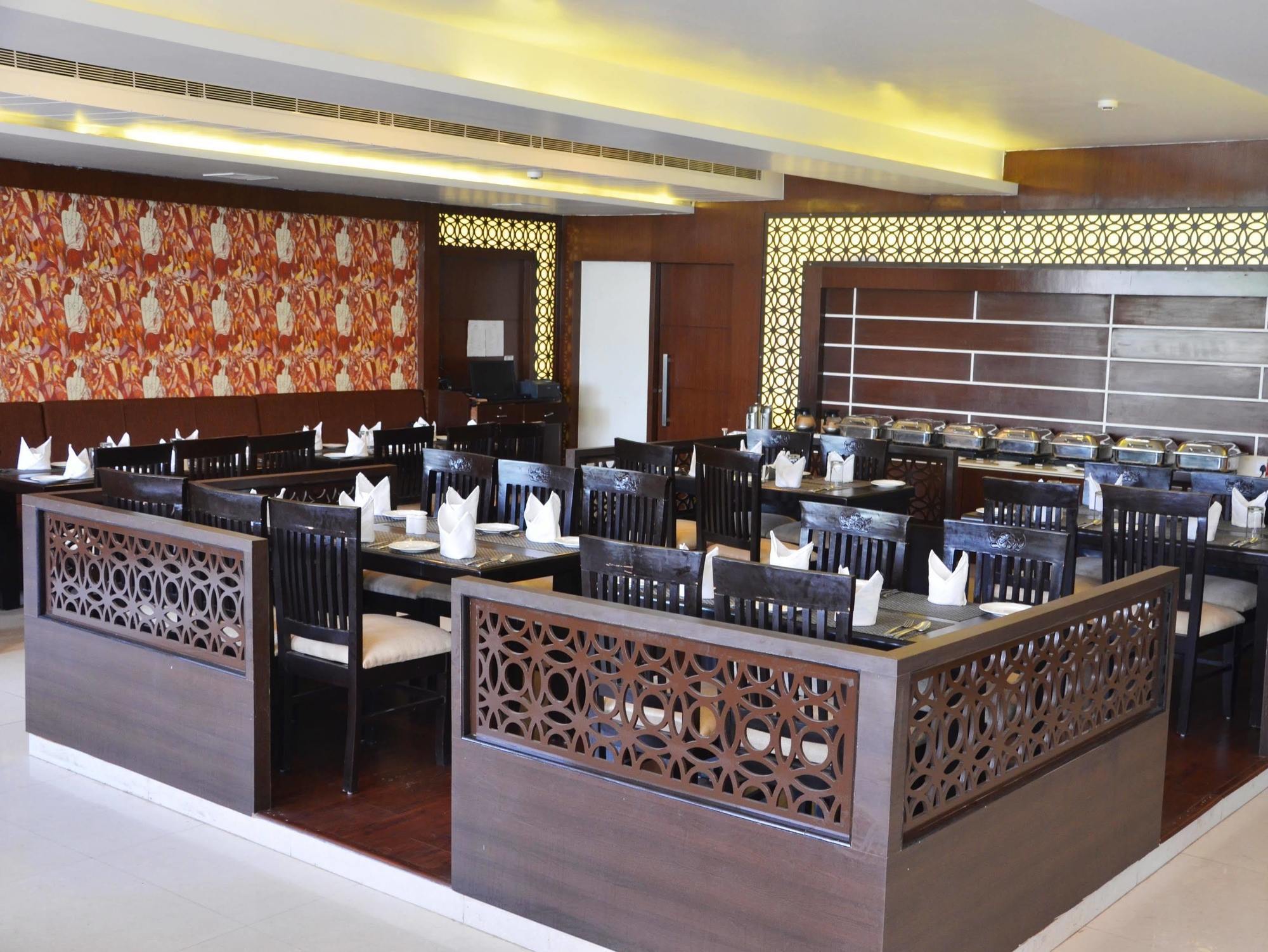 Hotel Casaya Inn Chinhat Kültér fotó
