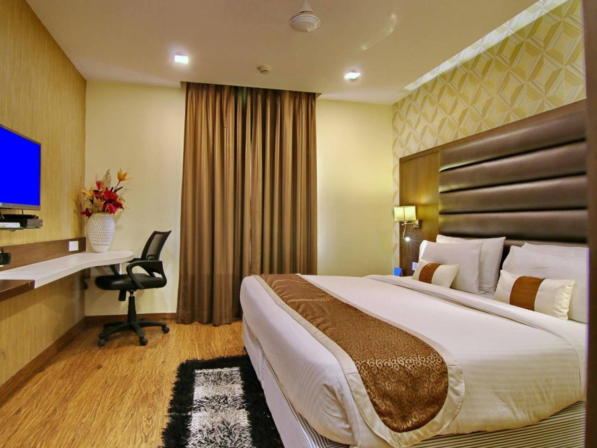 Hotel Casaya Inn Chinhat Kültér fotó