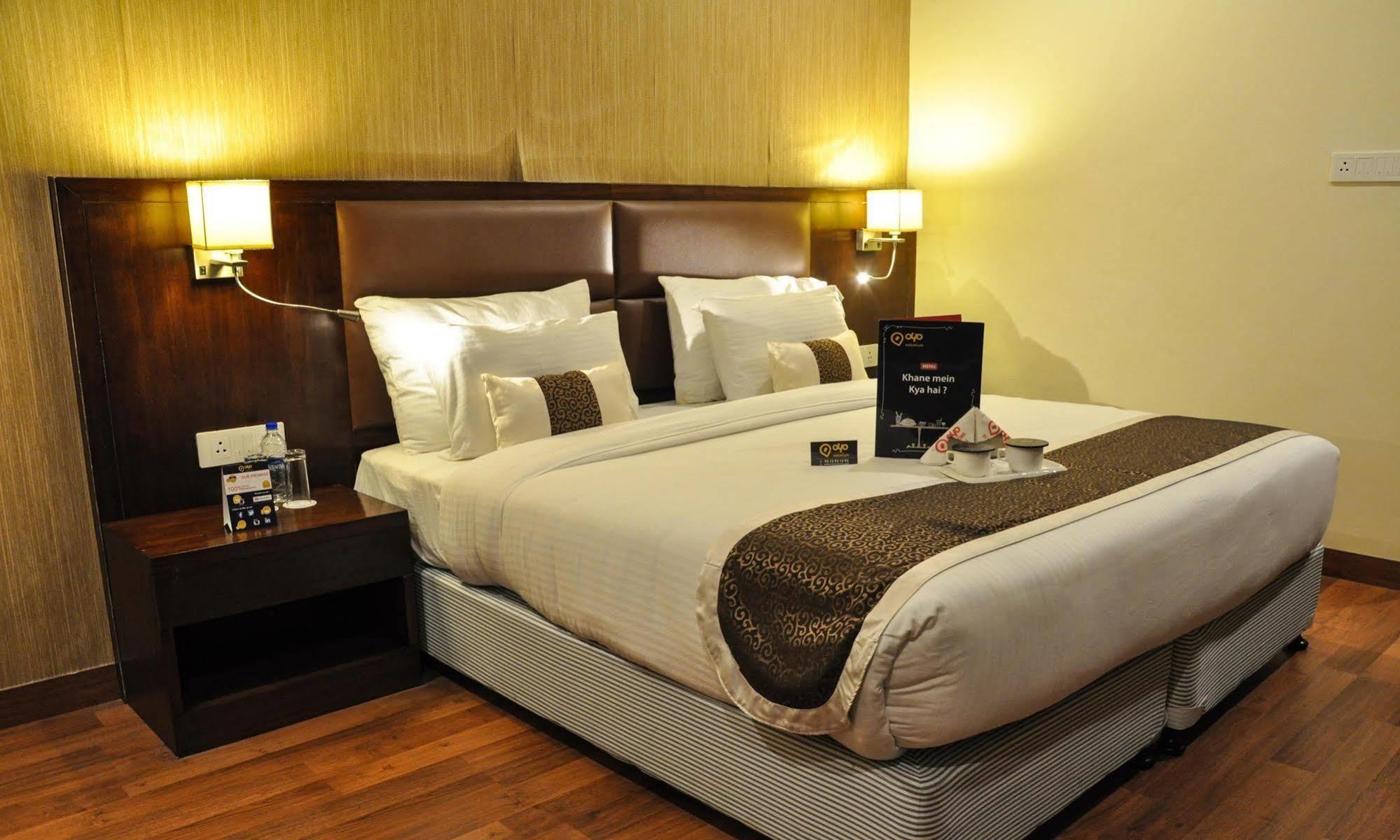 Hotel Casaya Inn Chinhat Kültér fotó