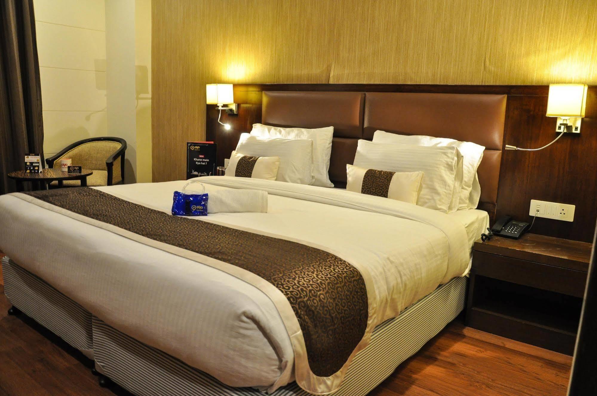 Hotel Casaya Inn Chinhat Kültér fotó