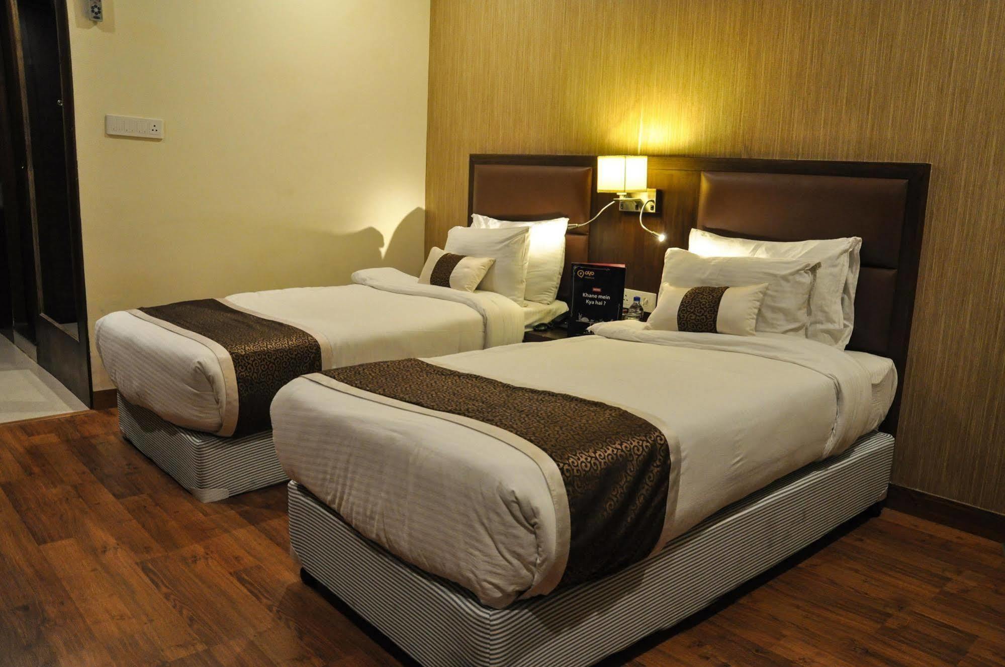 Hotel Casaya Inn Chinhat Kültér fotó