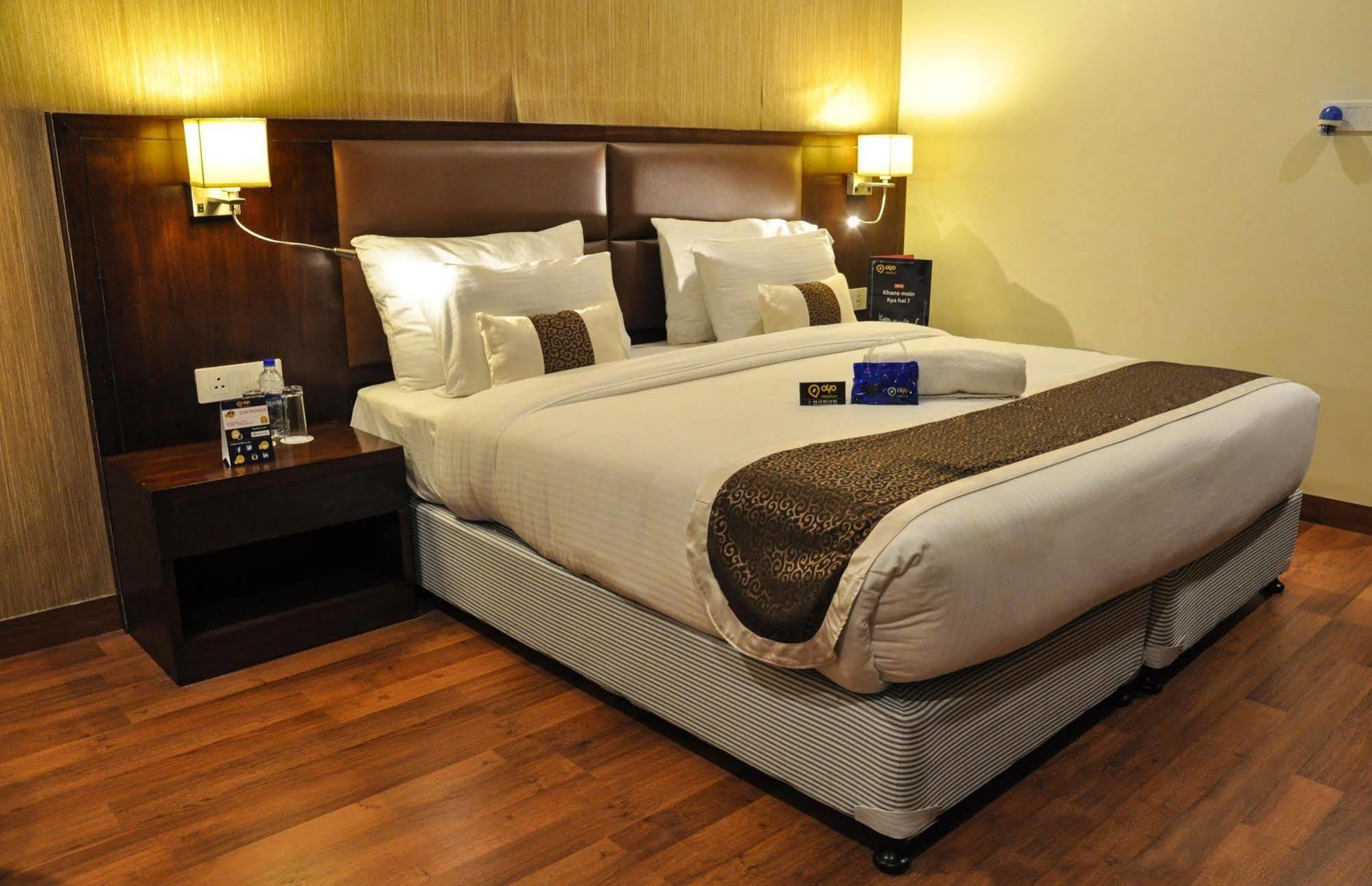 Hotel Casaya Inn Chinhat Kültér fotó