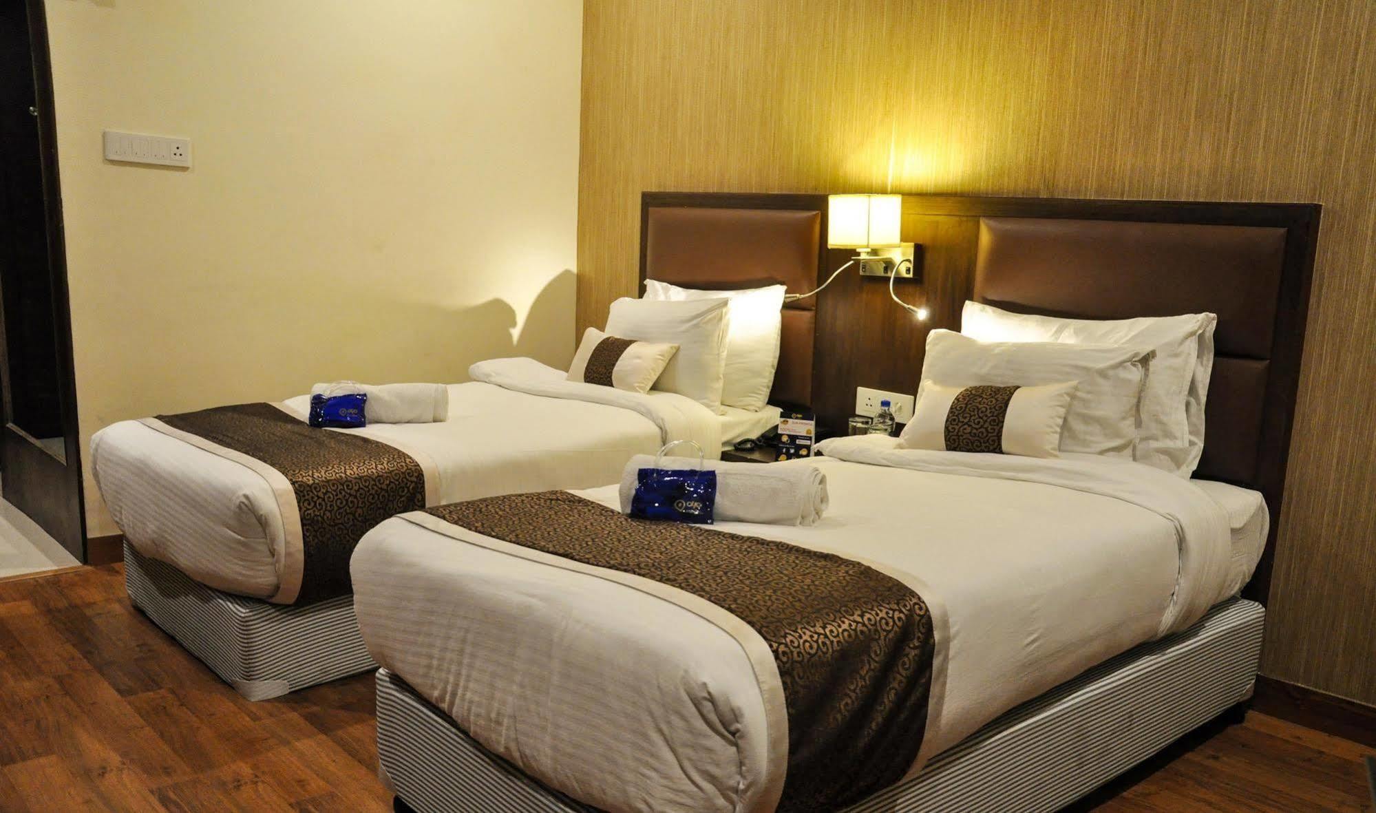 Hotel Casaya Inn Chinhat Kültér fotó