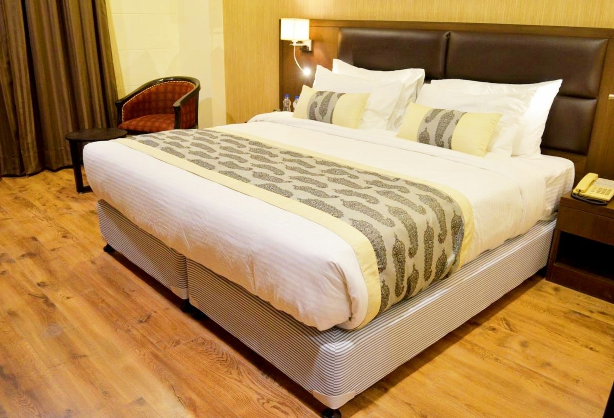 Hotel Casaya Inn Chinhat Kültér fotó